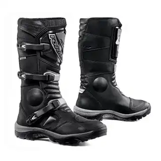 Forma Adventure Low boots in black