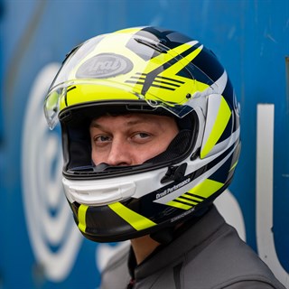 Arai Quantic Mark helmet in yellowAlternative Image3