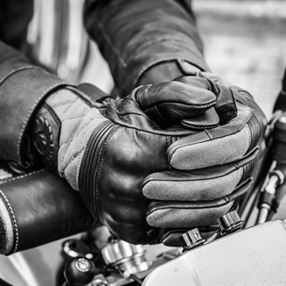 Belstaff Hampstead gloves in blackAlternative Image3