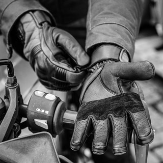 Belstaff Hampstead gloves in blackAlternative Image5