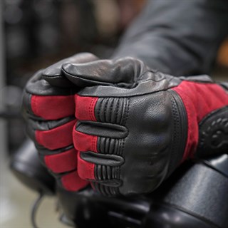 Belstaff Hampstead gloves in black / redAlternative Image3