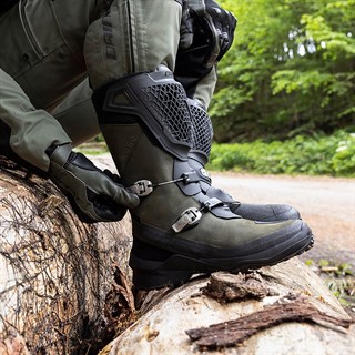 Dainese Seeker GTX boots in greenAlternative Image3
