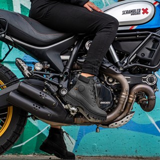 Falco Zarah boots in blackAlternative Image3