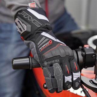Five TFX1 GTX gloves in black / greyAlternative Image5
