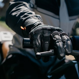 Five GT1 Evo GTX gloves in blackAlternative Image3