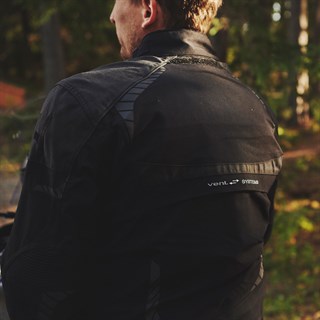 Halvarssons Vansbro jacket in blackAlternative Image3