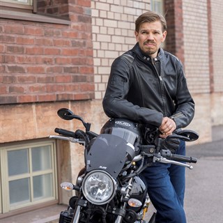 Halvarssons Skalltorp leather jacket in blackAlternative Image3