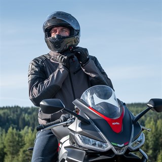 Halvarssons Solberg jacket in dark grey / blackAlternative Image3
