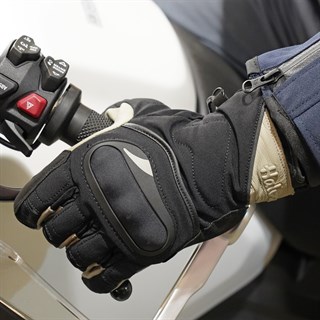 Halvarssons Oleby gloves in blackAlternative Image3