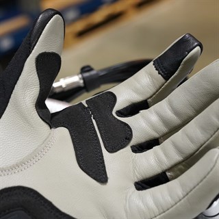 Halvarssons Oleby gloves in blackAlternative Image5