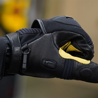 Halvarssons Flon WP gloves in blackAlternative Image3