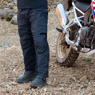 Held Hakuna Matata pants in blackAlternative Image3