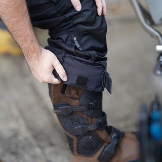 Held Hakuna Matata pants in blackAlternative Image5