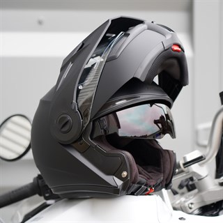 Schuberth E1 helmet in matt blackAlternative Image5