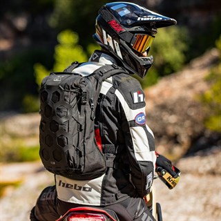 Kriega TRAIL18 adventure backpack in coyoteAlternative Image5