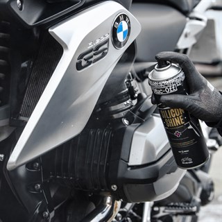 Muc-Off Motorcycle Silicone Shine 500mlAlternative Image3