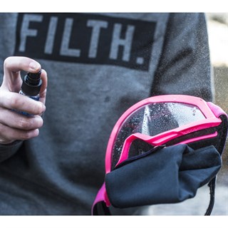 Muc-Off Visor, Lens & Goggle cleaning kitAlternative Image3