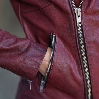 Richa ladies Brighton leather jacket in burgundyAlternative Image3