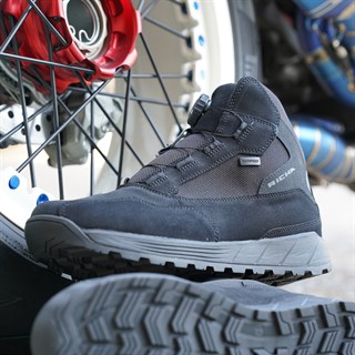 Richa Saturnus WP boots in blackAlternative Image3