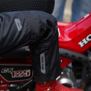 Richa Tipo childrens trousers in blackAlternative Image5