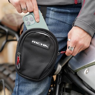 Richa leg bag in blackAlternative Image5