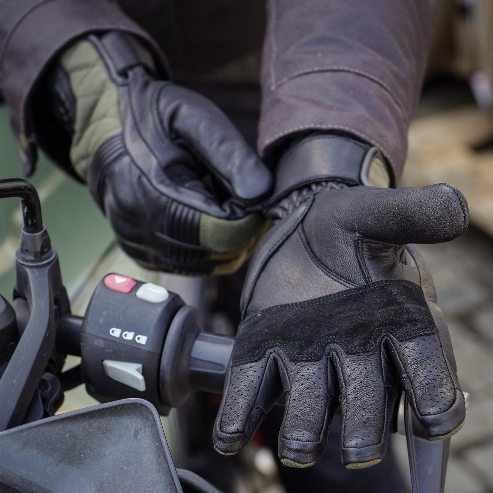 BlackCE CertifiedFast & Free Delivery Belstaff Cairn Motorcycle Gloves 