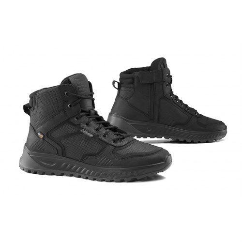 Falco Ace boots in black