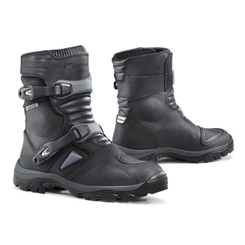 Forma Adventure Low boots in black