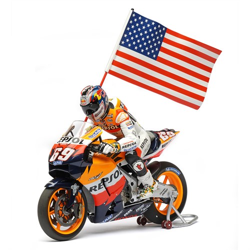 Minichamps Honda RC211V w. Figure and Flag - 2006 Valencia Moto GP - #69 N. Hayden 1:12