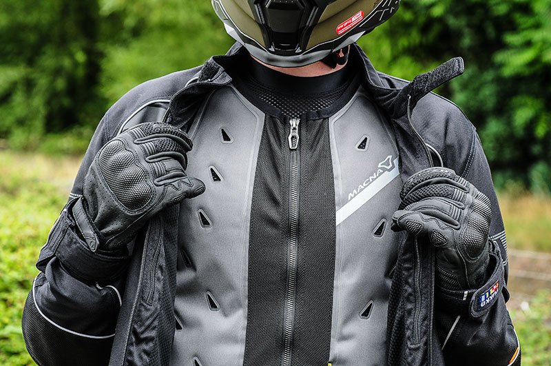 Macna Dry Cooling vest Evo lifestyle 2