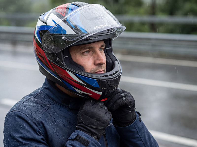 Man-wearing-Schuberth-C5-helmet-on-damp-day