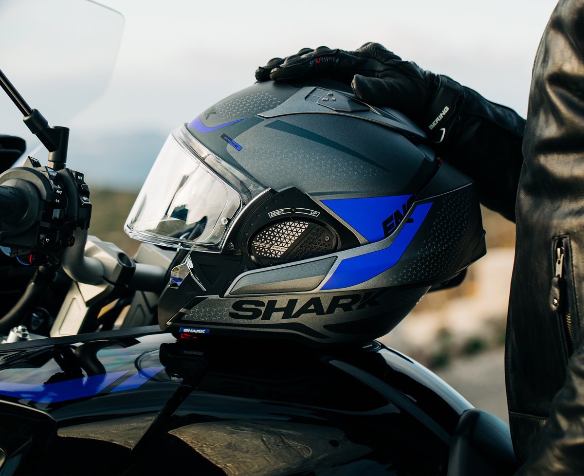 SHARK-EVO-GT-HELMET-LIFESTYLE