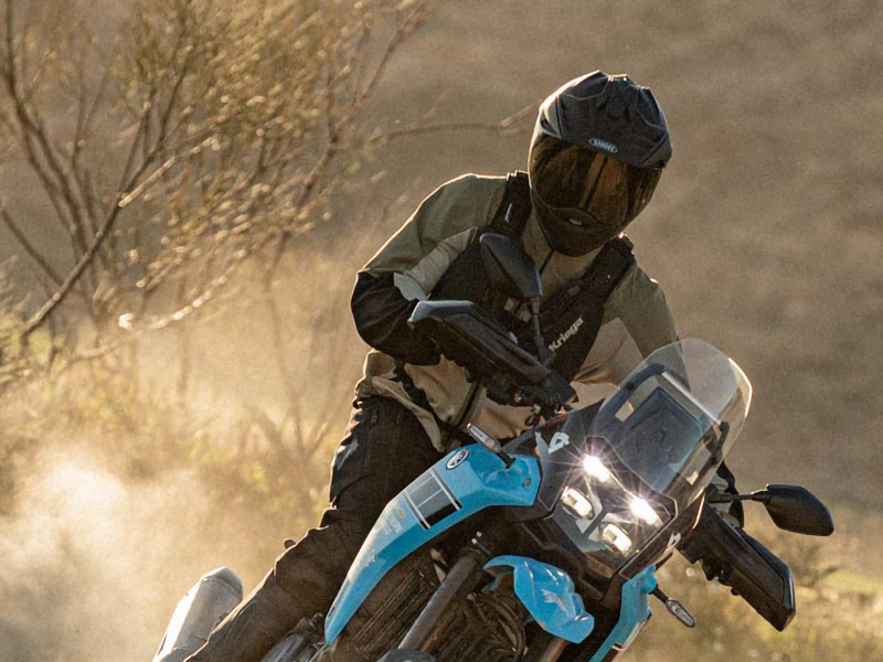 Shoei-Hornet-ADV06-helmet-lifestyle-2